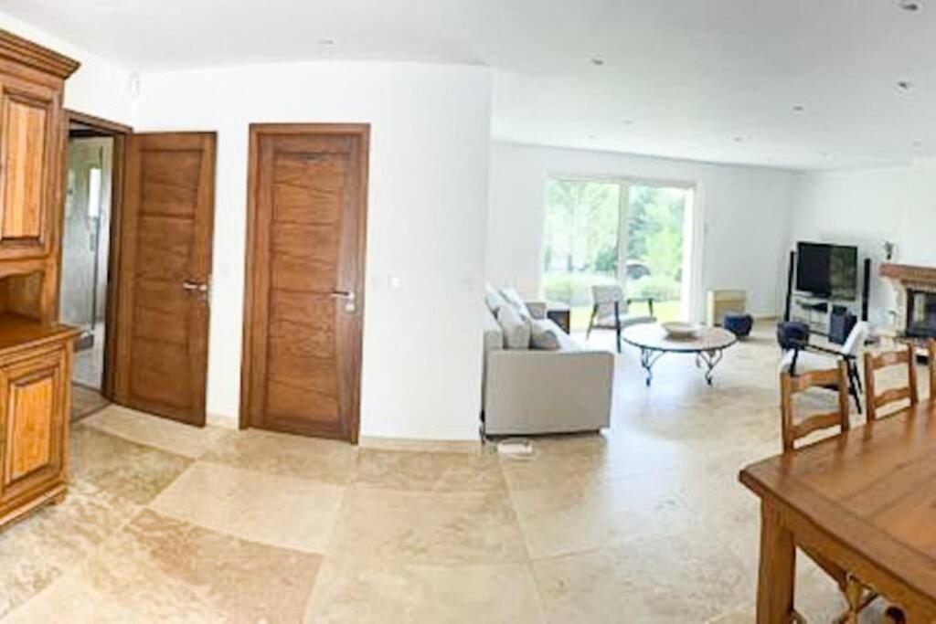 Belle Villa Avec Jardin Piscine Et Salle De Sport Montauroux Exterior foto